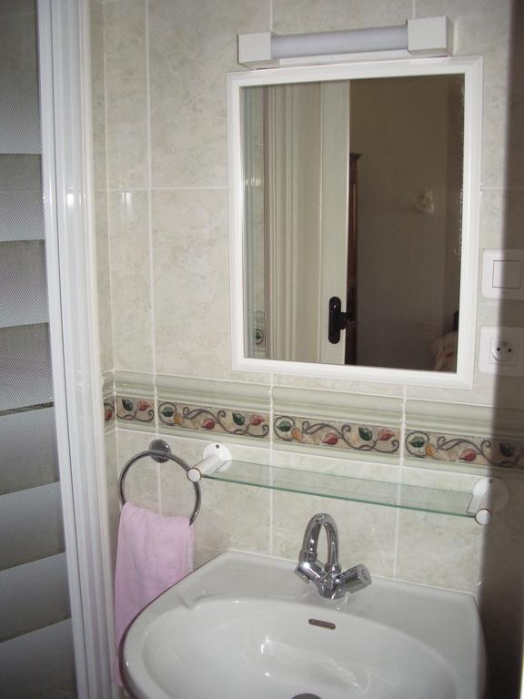 Les Glycines Bed & Breakfast Plaimpied-Givaudins Luaran gambar