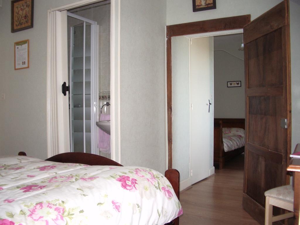 Les Glycines Bed & Breakfast Plaimpied-Givaudins Luaran gambar