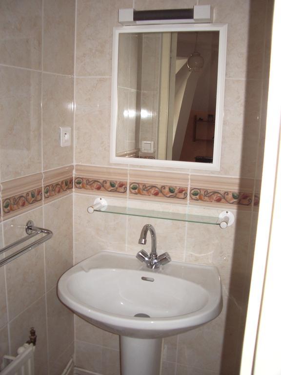 Les Glycines Bed & Breakfast Plaimpied-Givaudins Luaran gambar
